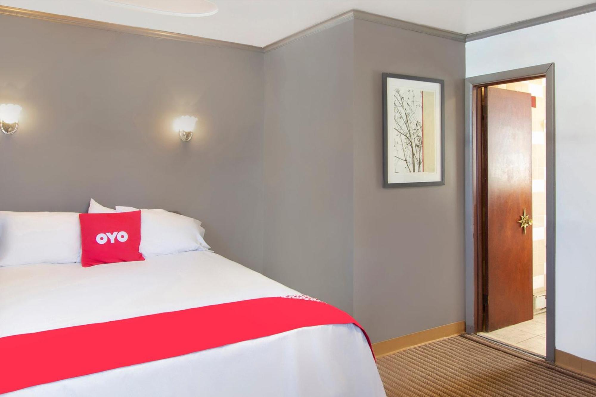Hotel Oyo East 2*