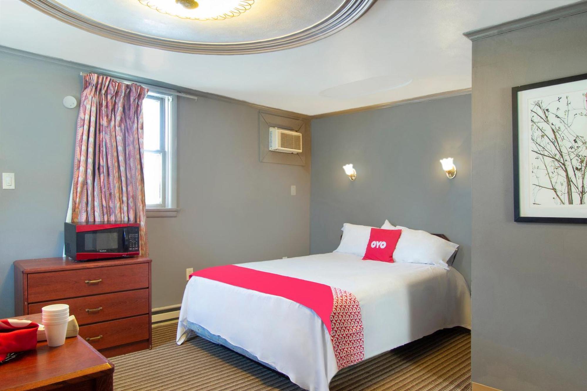 Hotel Oyo East 2*